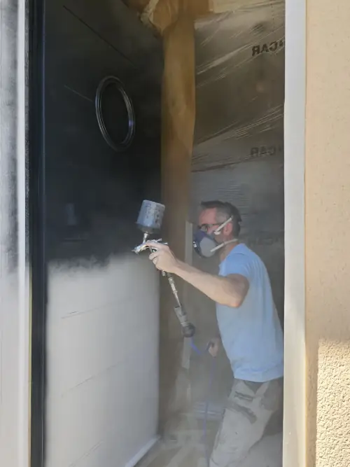 Activité de rénovation, réparation, peinture mais aussi de serrurerie de porte, fenêtre, baie coulissante et galandage, portail autour de Nantes, Angers, Rennes et Le Mans.